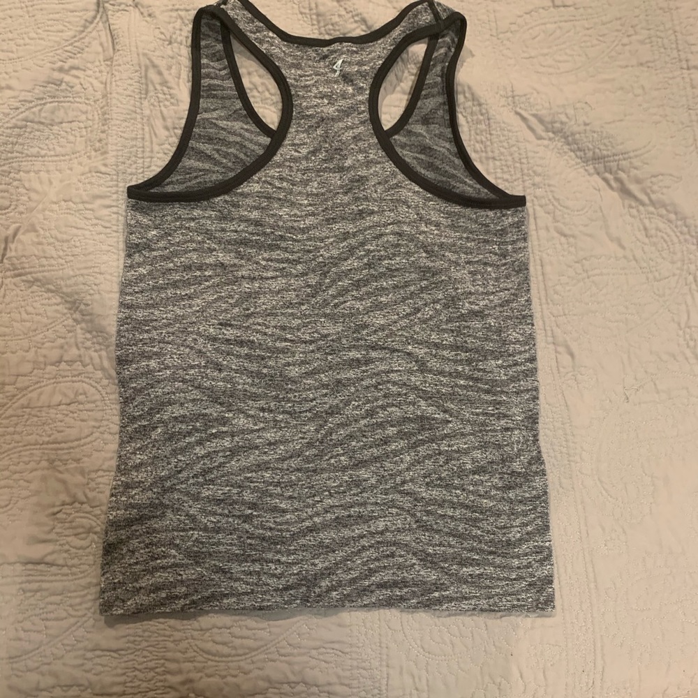 Workout top - Picture 3 of 3